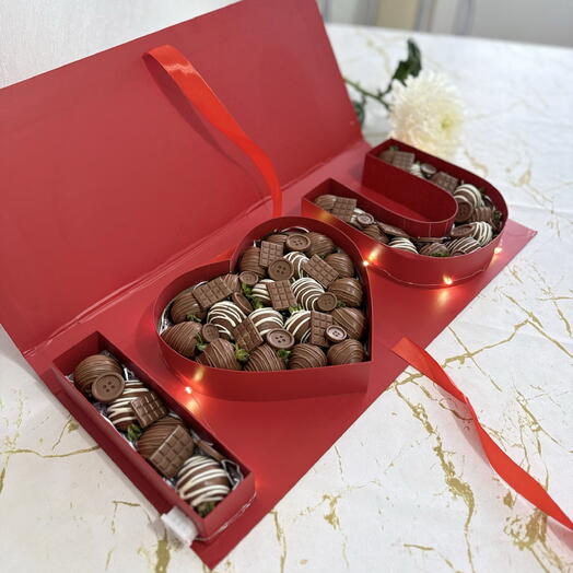 Клубника в шоколаде I love you 
Молочный шоколад, Подарок,День рождения,День юбилея