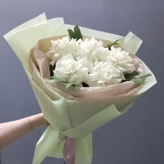 Нежный букет из белой французской розы