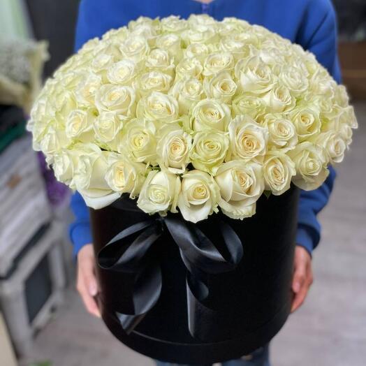 100 rosas blancas en una Caja de sombrero