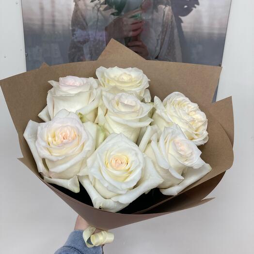 7 creamy fragrant roses