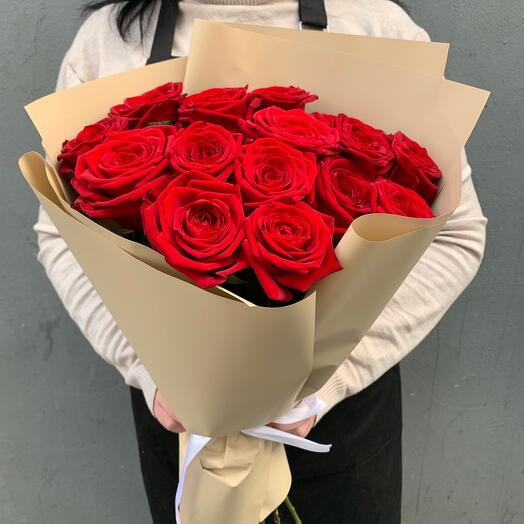 15 rosas Rojas en papel de calco