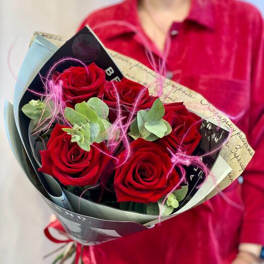 Bouquet of 5 red roses