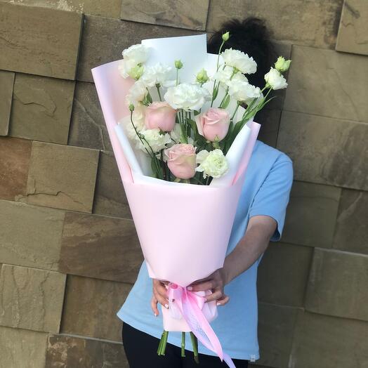 Bouquet of roses and eustoma "Trembling"