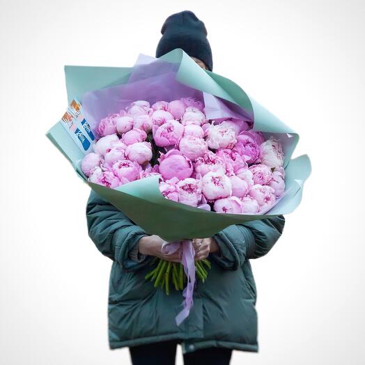 Букет из 45 розовых пионов
