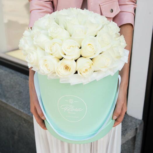 Grand Hatbox with white roses GREEN