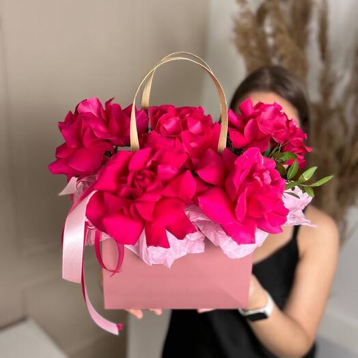 Французские малиновые розы в сумочке 💕