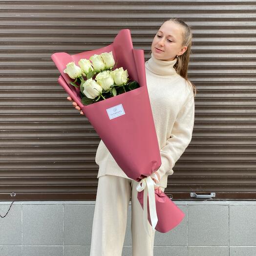 Букет из 7 белых роз