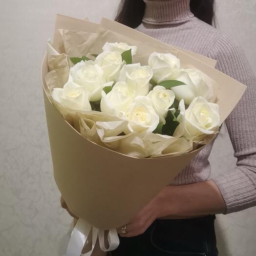 11 rosas blancas