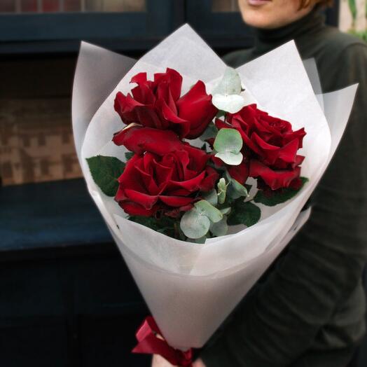 Французские розы 3 шт моно букет с эвкалиптом