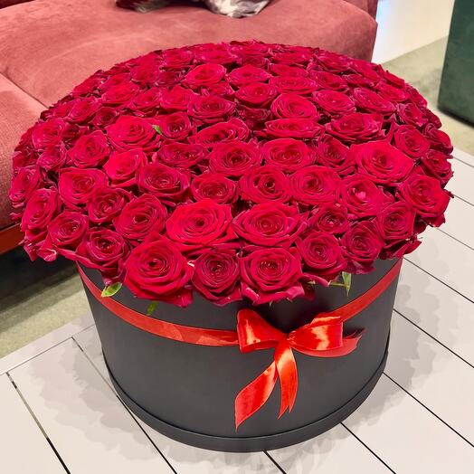 Luxury 101 red roses in a hatbox