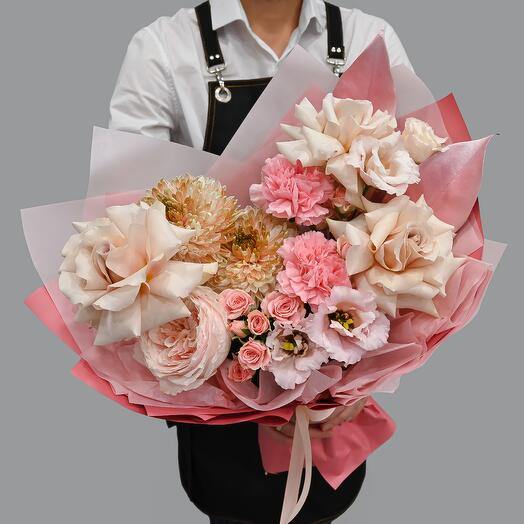 Ramo con francés y peonía rosa