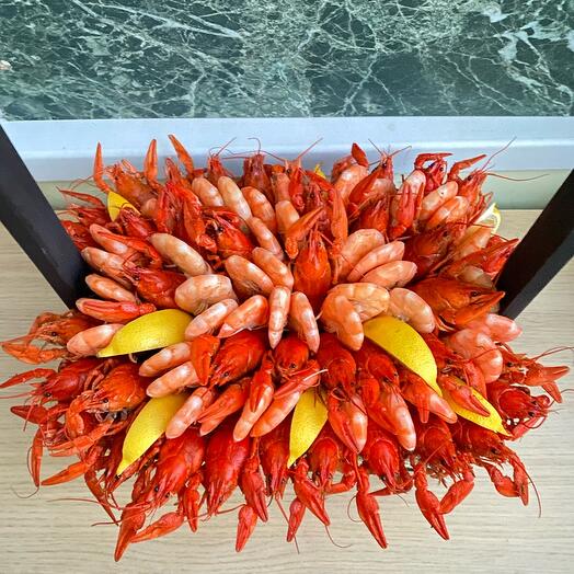 Бокс с раками и креветками