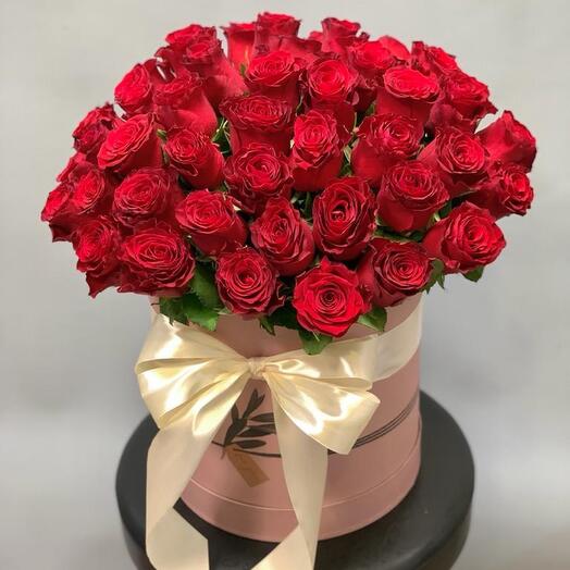 Композиция из 35 роз в коробке