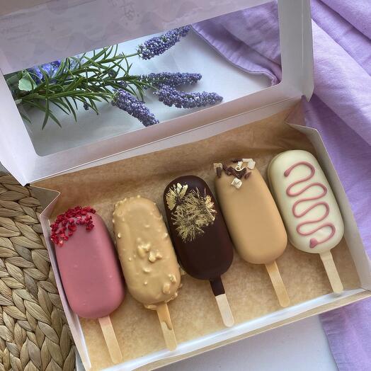 Conjunto de paletas de sabores surtidos