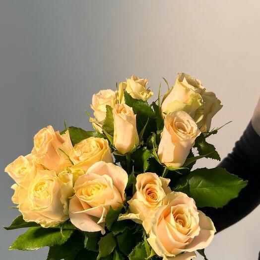 Ramo de 13 rosas de crema