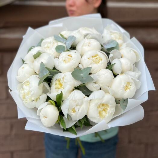21 белый ароматный пион с эвкалиптом (0006) peony