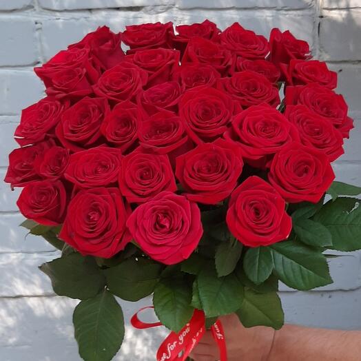 35 красных роз