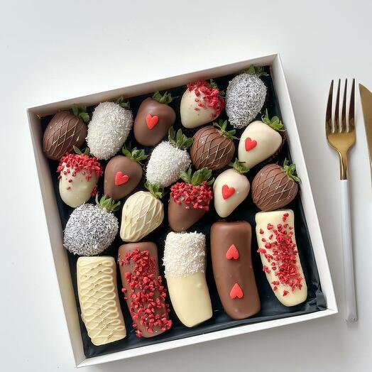 Клубнично-банановый бокс  "Лолита"