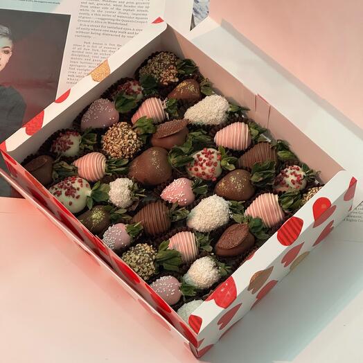 Клубника в шоколаде LOVE BOX (35-40 ягод)