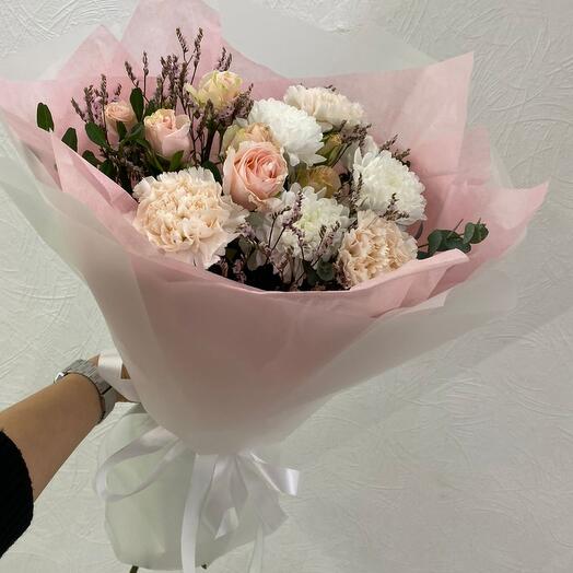 Bouquet with bush rose and carnation