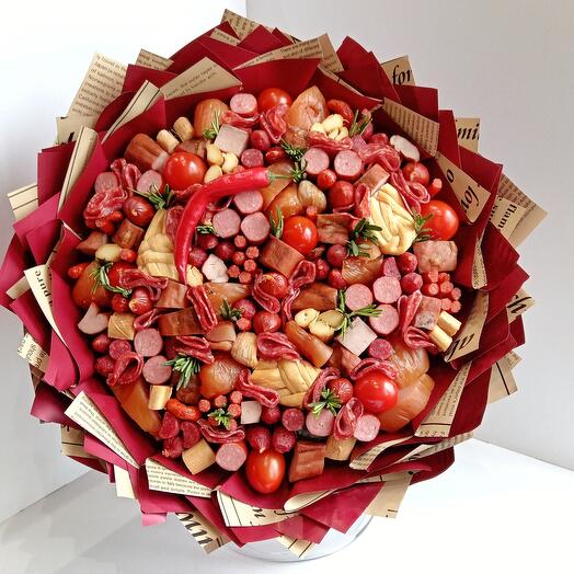 Мужской букет из мясных закусок