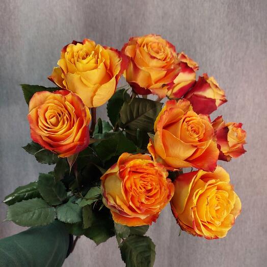 Rosas amarillas con ópalo rojo.9 piezas