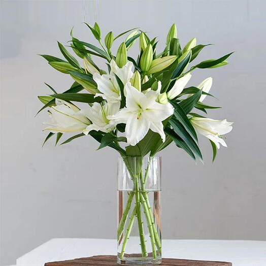 Casablanca lilies Vase