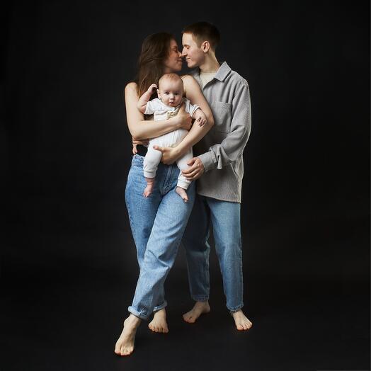 Семейная фотосессия в фотостудии без фотографа 50 минут