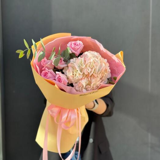 Букет комплимент с гортензией