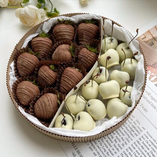 Восхитительный набор клубника и черешня в бельгийском шоколаде Callebaut