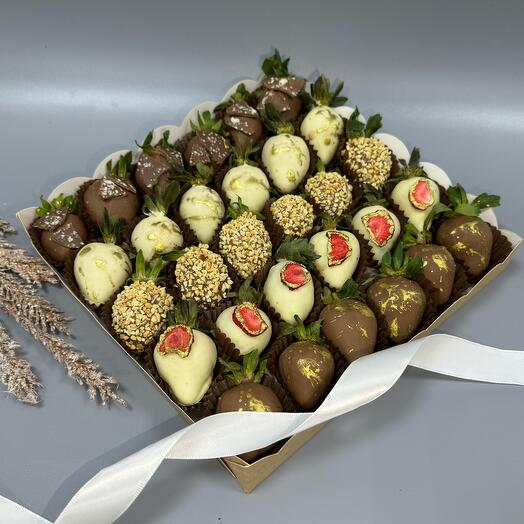 Клубника в шоколаде "Biils" (25-30 шт)