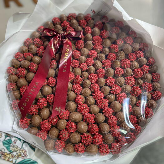 Букет с клубникой