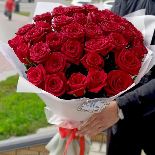 35 красных роз