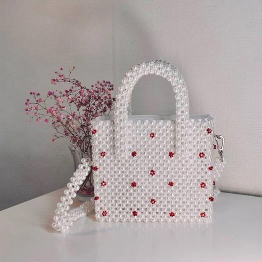 Сумка из бусин с цветочками