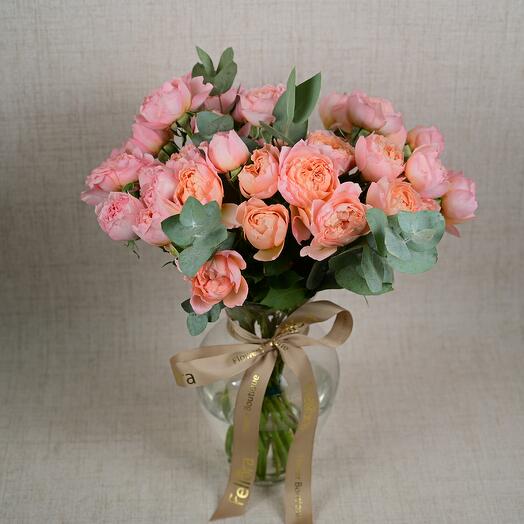 9 Julietta Roses in Glass Vase-5392