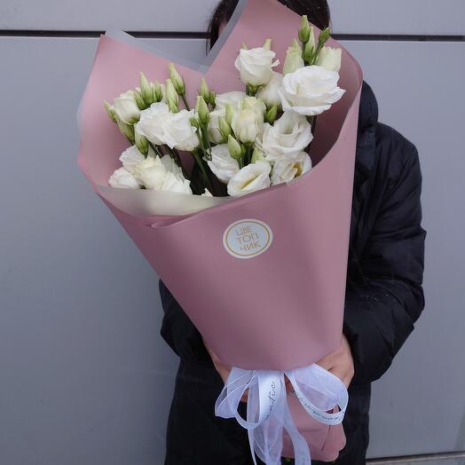 Bouquet of white Lisianthus