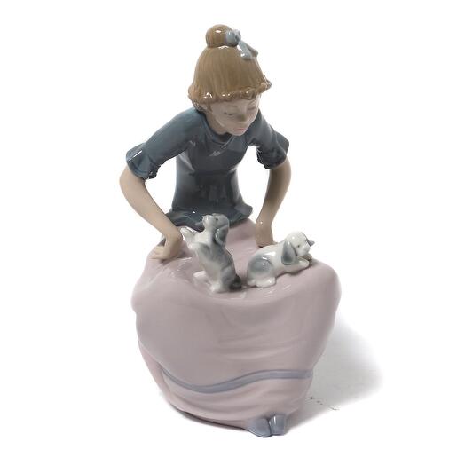 Фарфоровая фигура "Девочка со щенками".Испания,  NAO by Lladro