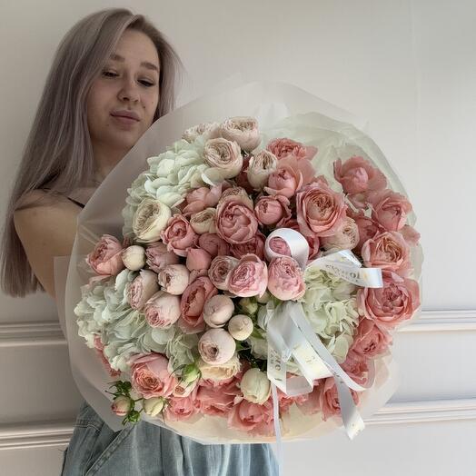 Микс Пионовидных роз с гортензиями