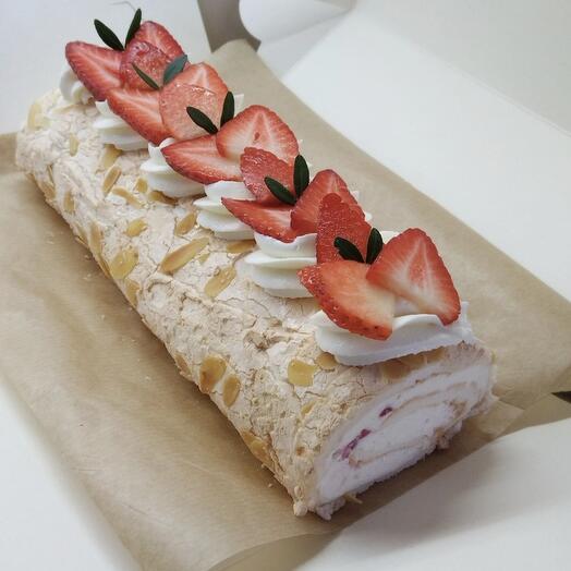 Меренговый рулет с клубникой