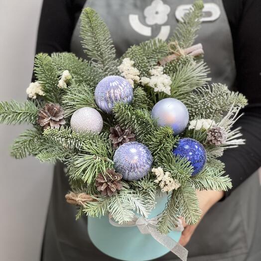 Новогодняя зимняя композиция из ели нобилис и сосны «Серебро»