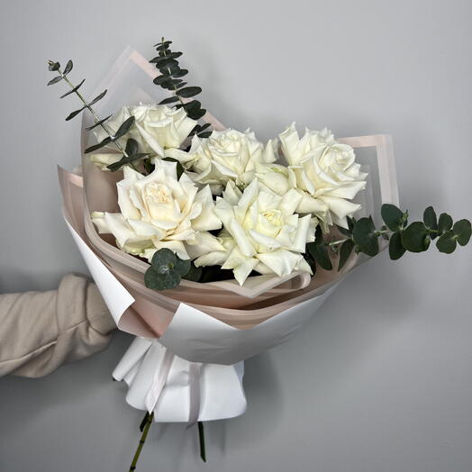 Rosas francesas con eucalipto