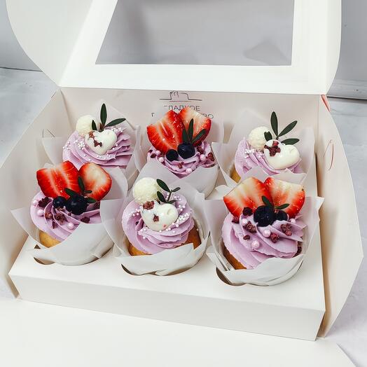 Cupcakes with berries and a heart