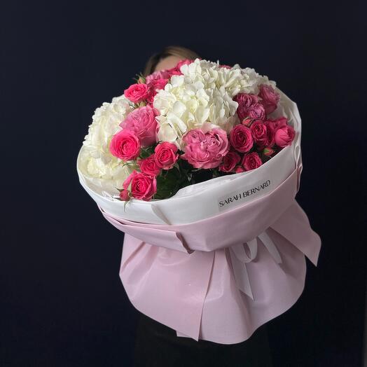 Объемный букет из гортензии