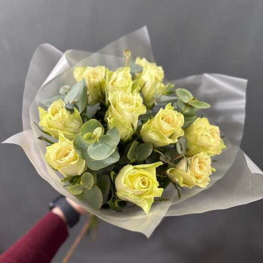 Bouquet of white roses