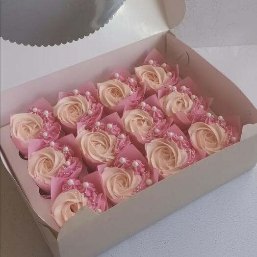 Капкейки с кремовыми цветами