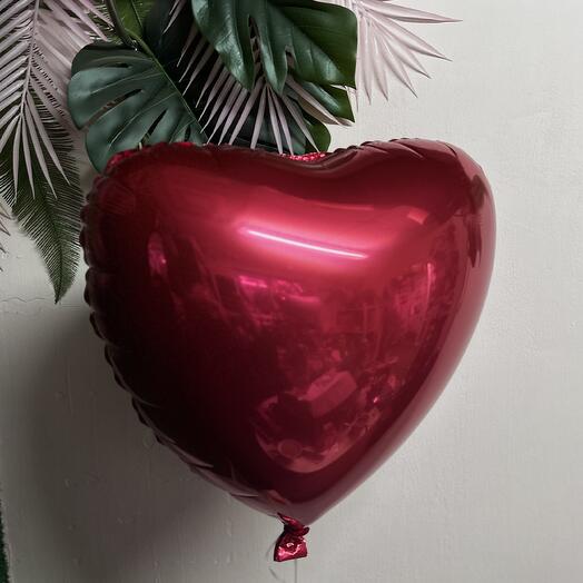 Красный фольгированный шар сердце