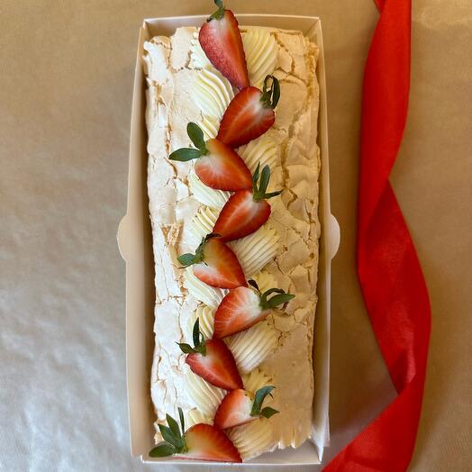 Меренговый рулет с клубникой