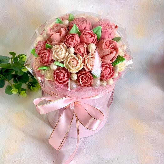 Букет из шоколадных пионов в коробке