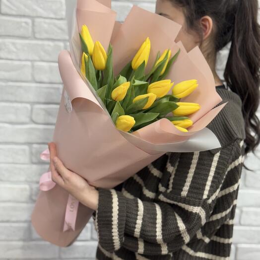 Желтые тюльпаны в оформлении