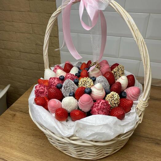 Клубничная корзина для учителя